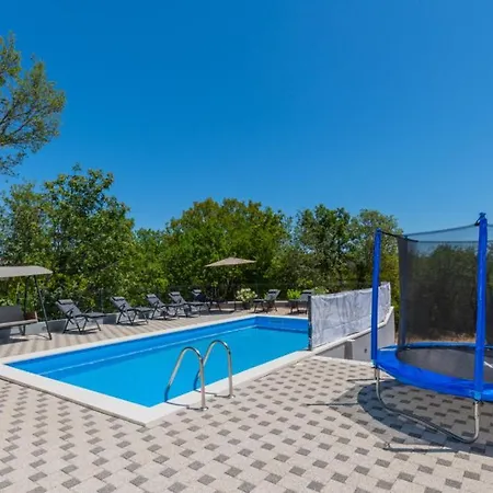 Zovko In By Guide 别墅