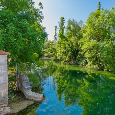 Zovko In By Guide 别墅