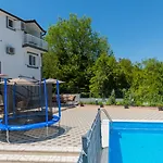 Zovko In By Guide * マカルスカ