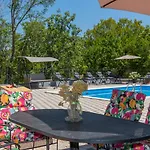 Zovko In By Guide マカルスカ