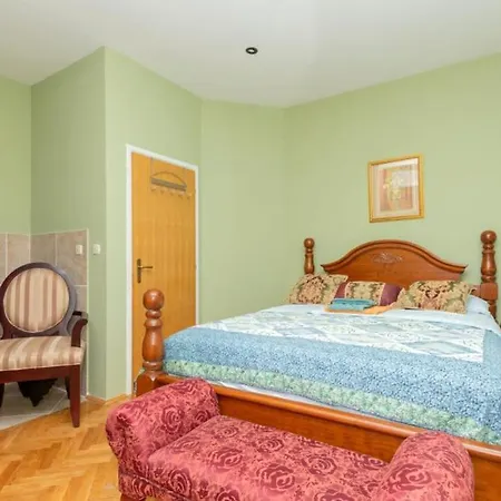 Zovko In By Guide Vila *