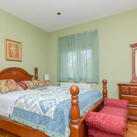 Vila Zovko In By Guide