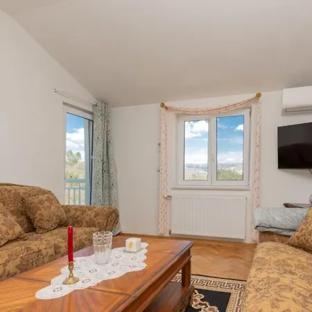 Zovko In By Guide Vila *