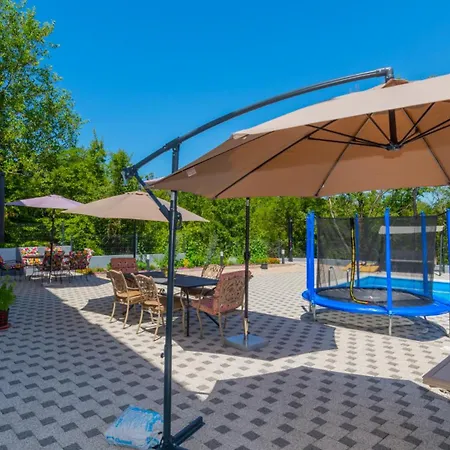 Zovko In By Guide Μακάρσκα