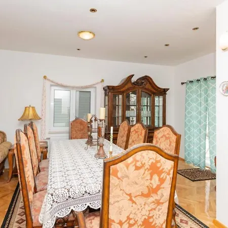 Zovko In By Guide Villa