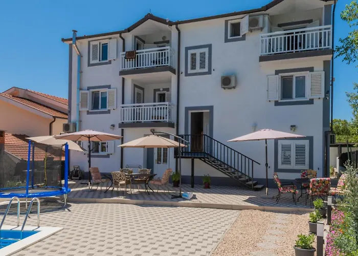 Villa Zovko In By Guide